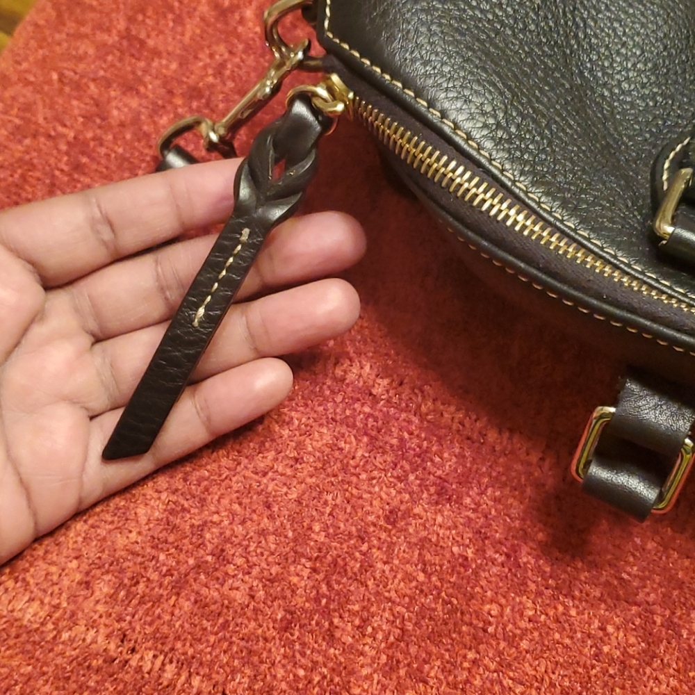 Dooney &Bourke|| Black leather bag - Picture 6 of 12